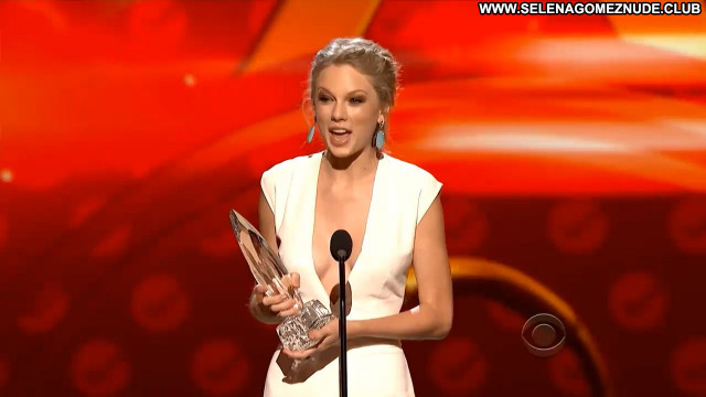 Taylor Swift Peoples Choice Awards Cleavage Celebrity Nice Nude Scene