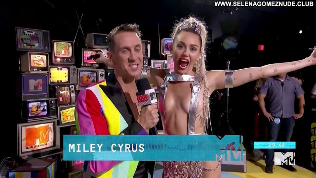 Miley Cyrus Mtv Video Music Awards Pre Show Interviews Nude Scene