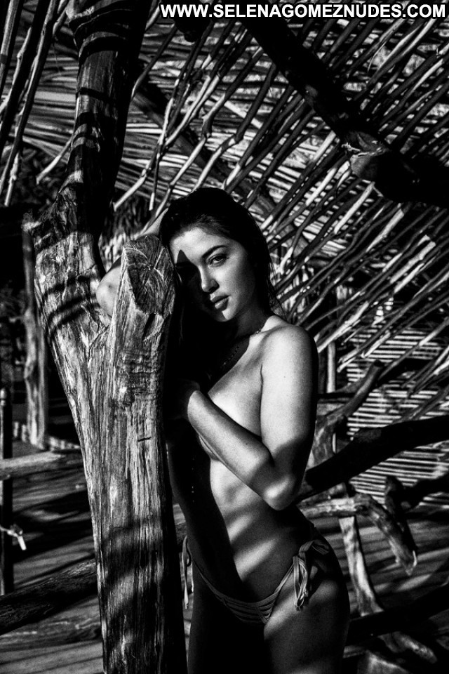 Arianny Celeste Sports Illustrated Beautiful Filipino Awards Topless