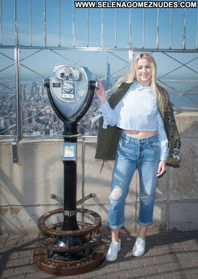 Chloe Lukasiak New York New York Paparazzi Babe Celebrity Posing Hot