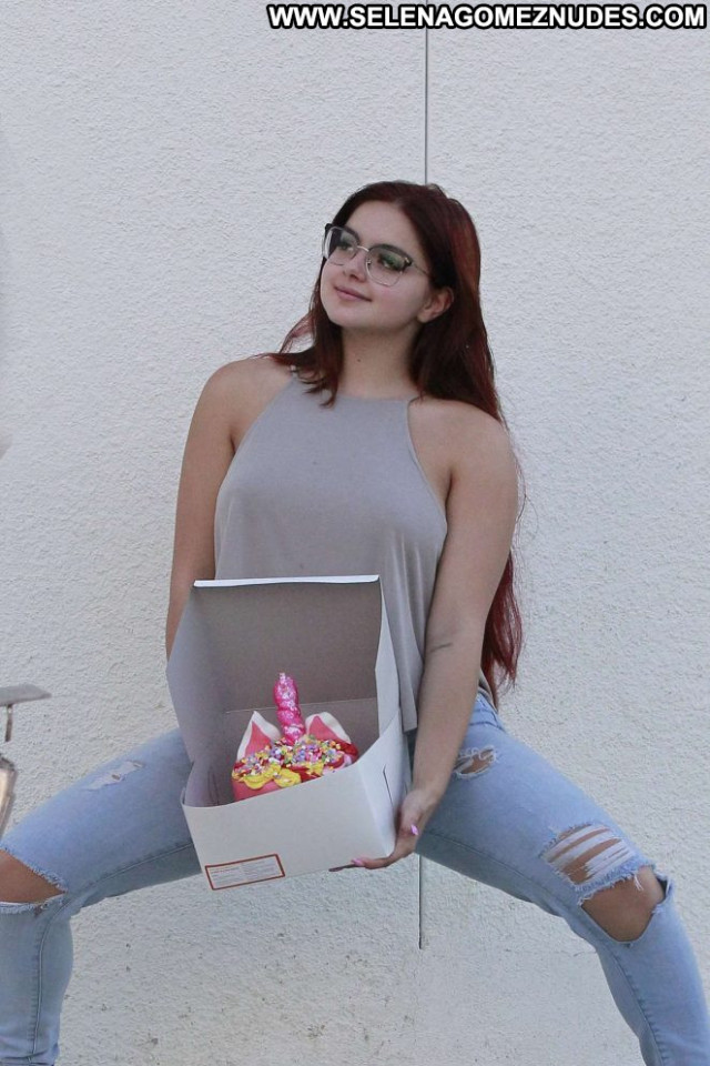 Ariel Winter Los Angeles  Los Angeles Posing Hot Cake Celebrity