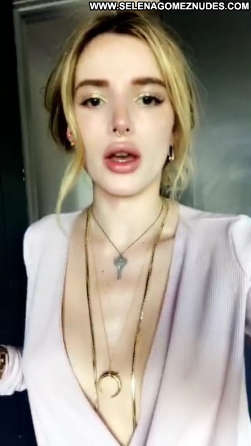 Bella Thorne Adult Content Creator Big Breasts Youtuber Tweeter Xer Female Celebrity Beautiful Onlyfans Model Old Influencer American Caucasian Model See