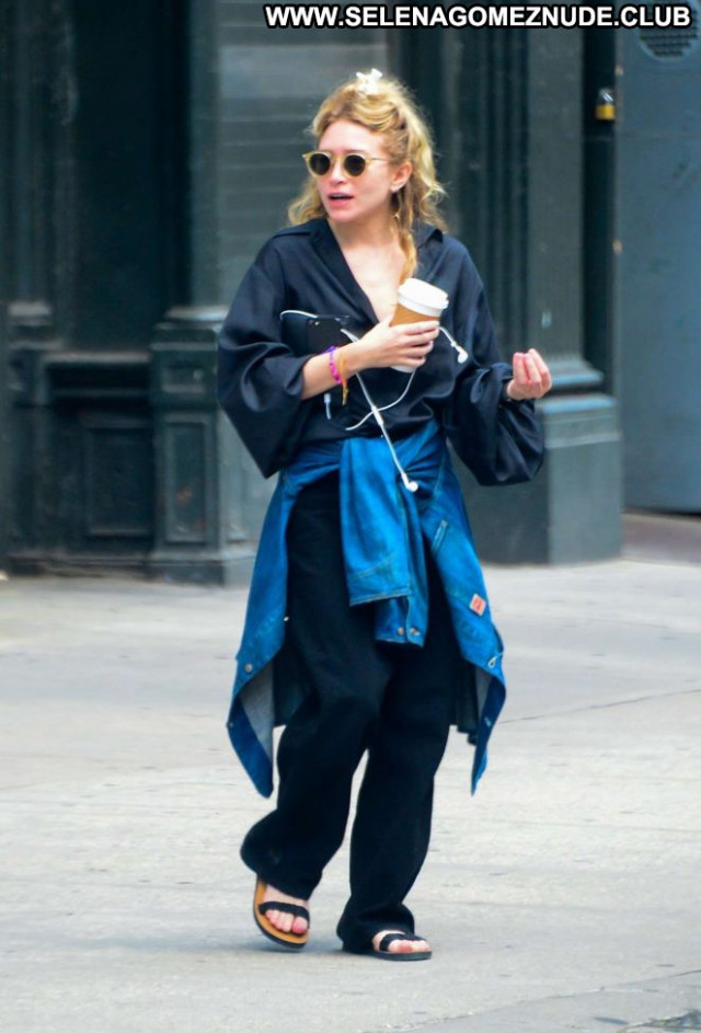 Ashley Olsen No Source Celebrity Nyc Paparazzi Gym Beautiful Posing