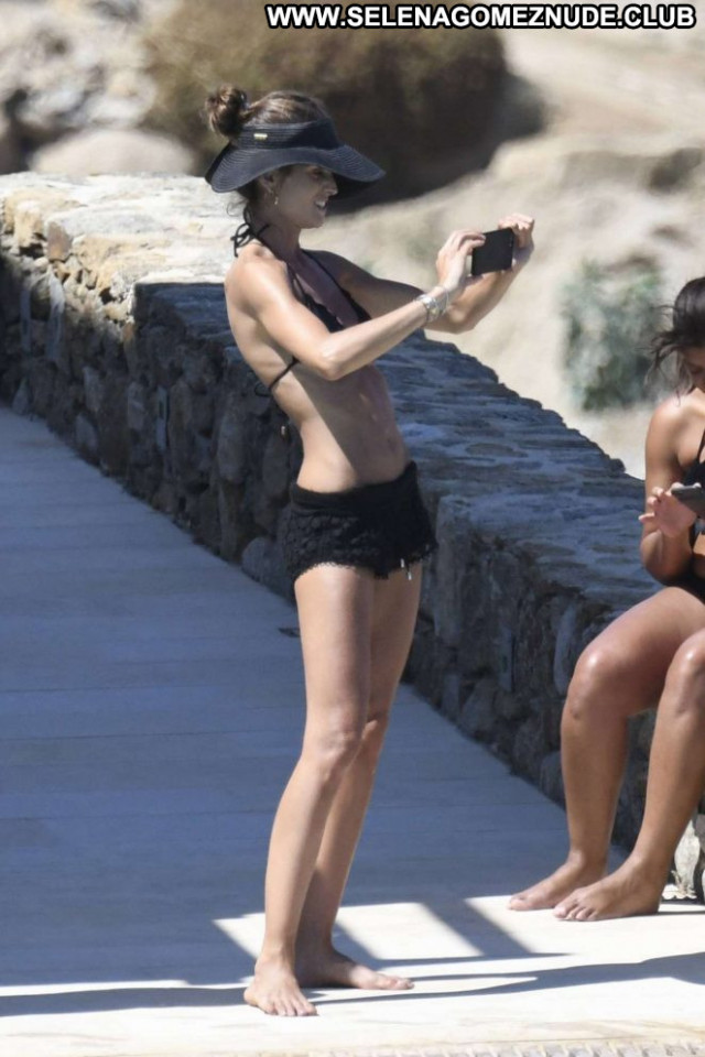 Izabel Goulart No Source Celebrity Paparazzi Babe Bikini Pool Posing