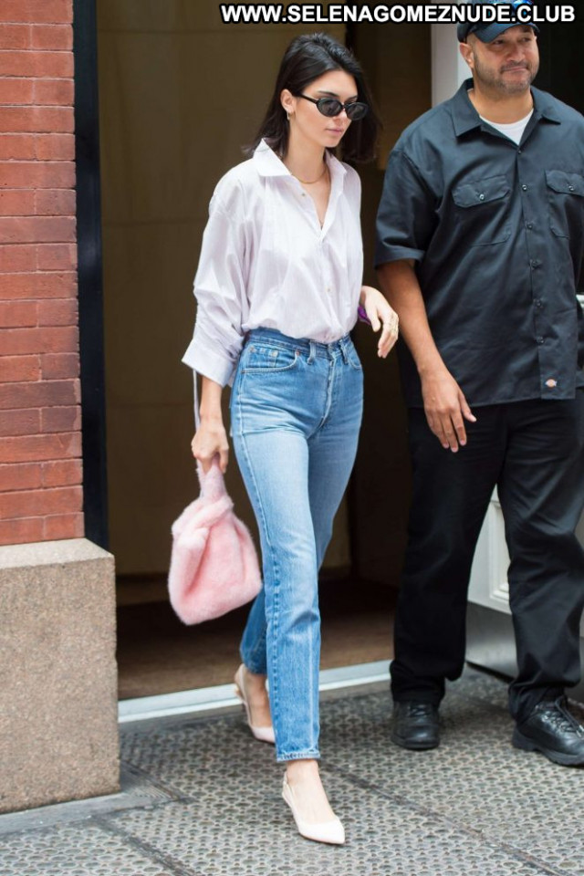Kendall Jenner No Source Paparazzi Celebrity Beautiful Nyc Babe Jeans
