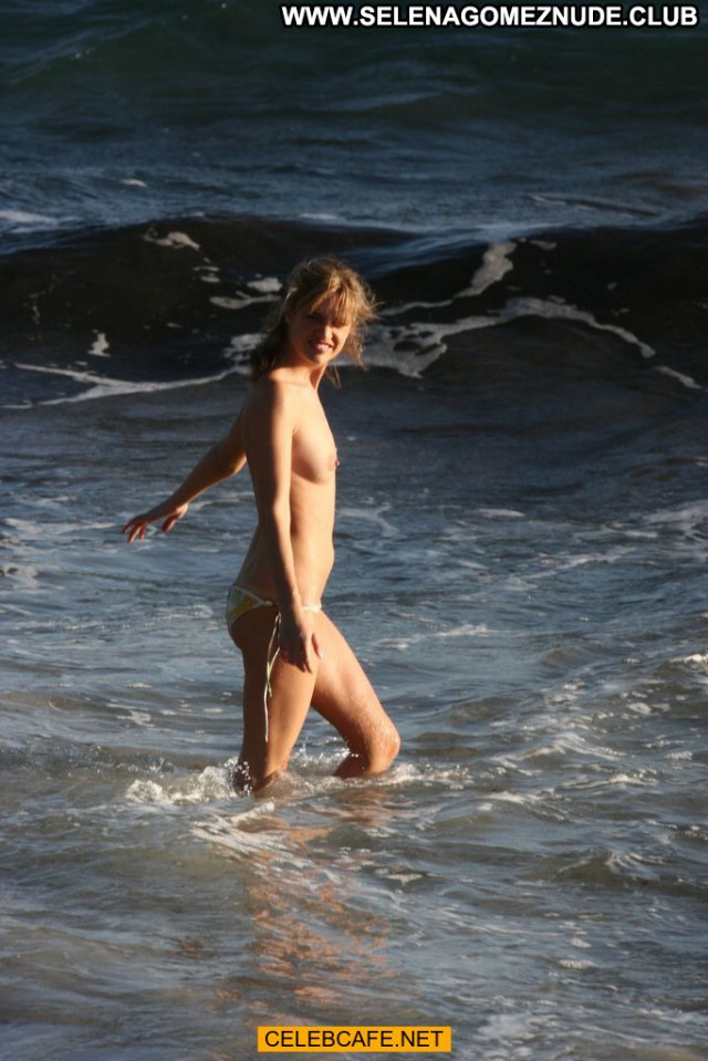 Julie Ordon No Source Beach Posing Hot Toples Beautiful Topless
