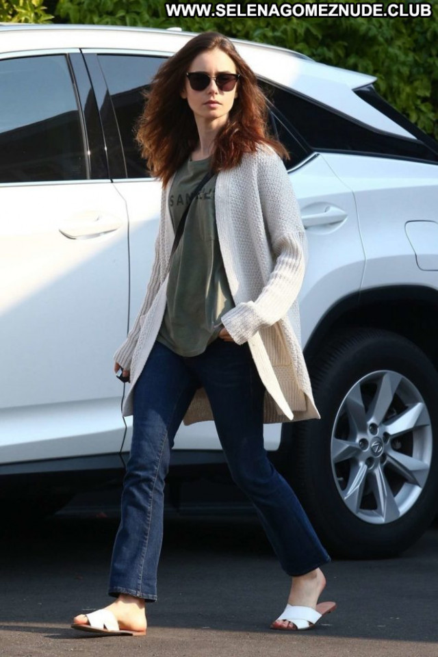 Lily Collins No Source Hollywood Paparazzi Babe Celebrity Jeans