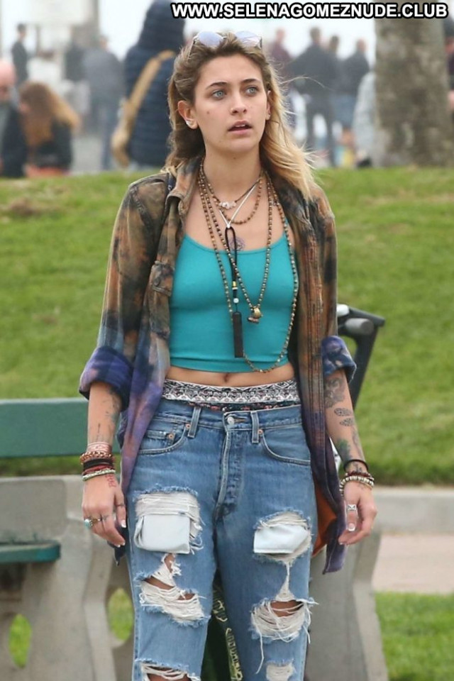 Paris Jackson Celebrity Paparazzi Posing Hot Beautiful Babe