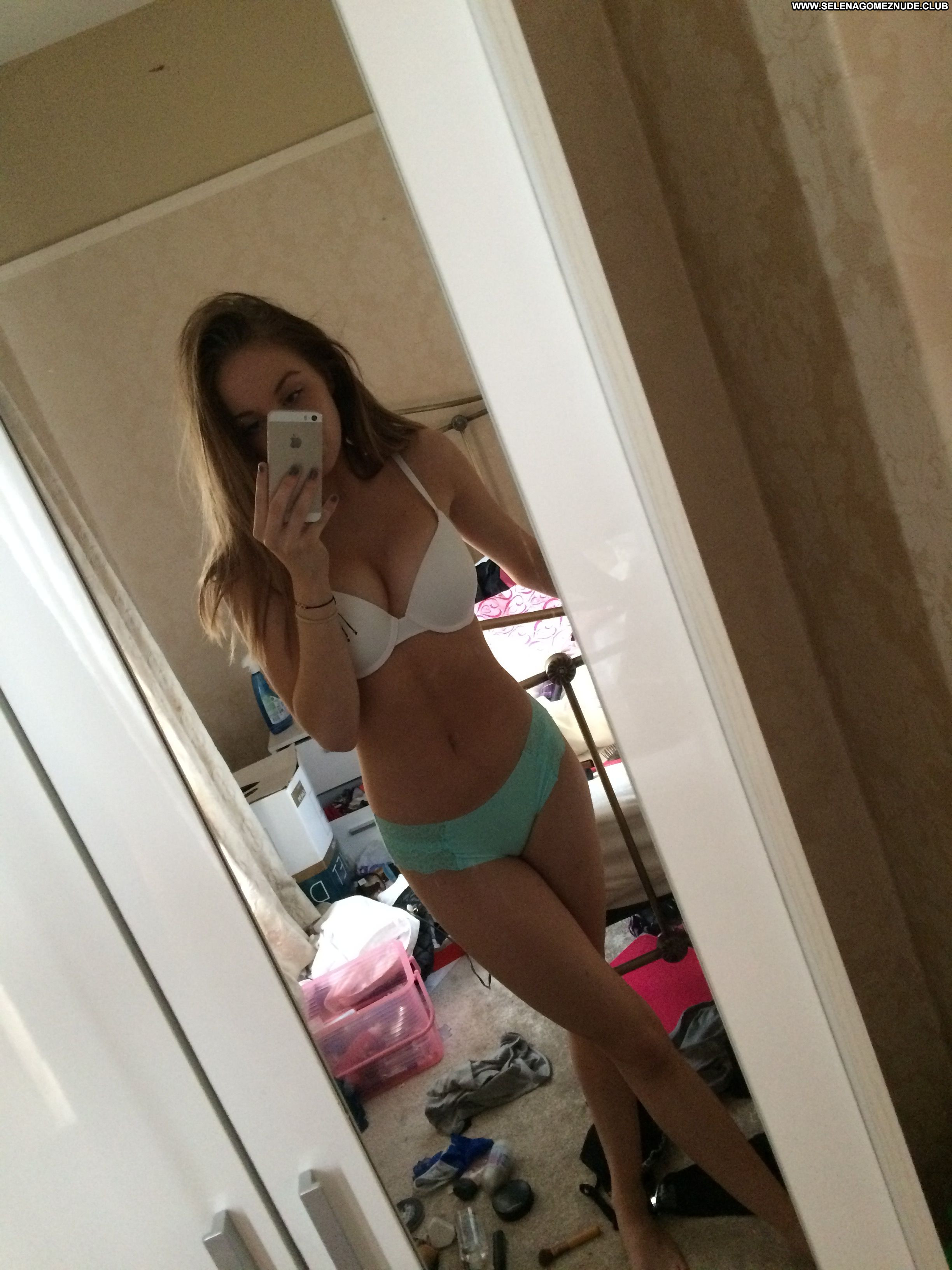 galleries average girl selfie topless