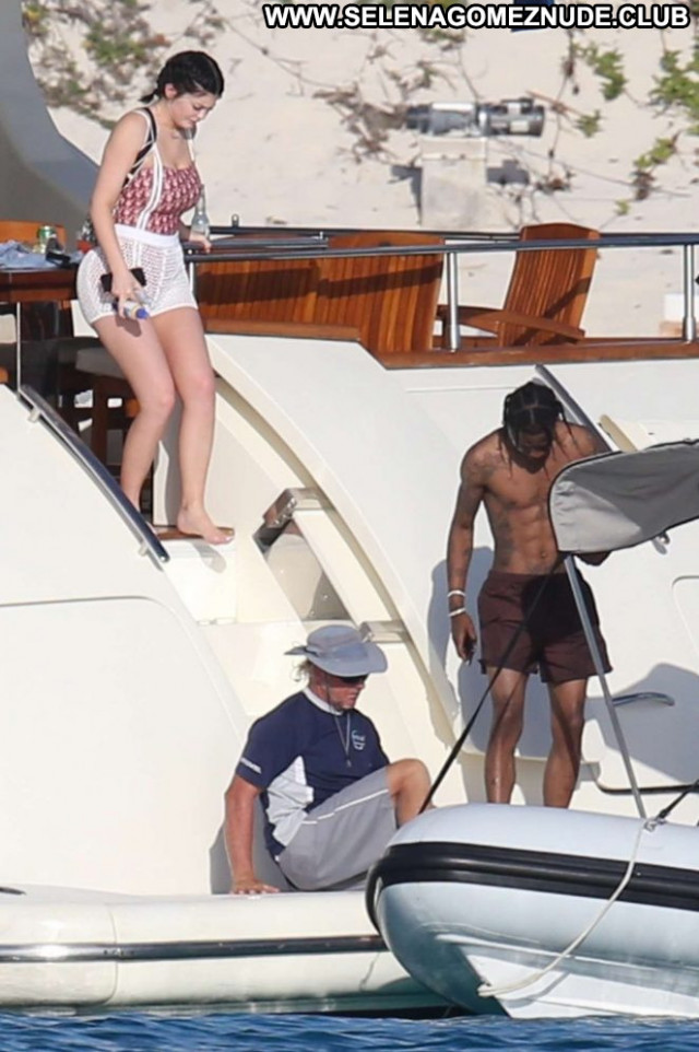 Kylie Jenner No Source Babe Shorts Yacht Posing Hot The Bahamas