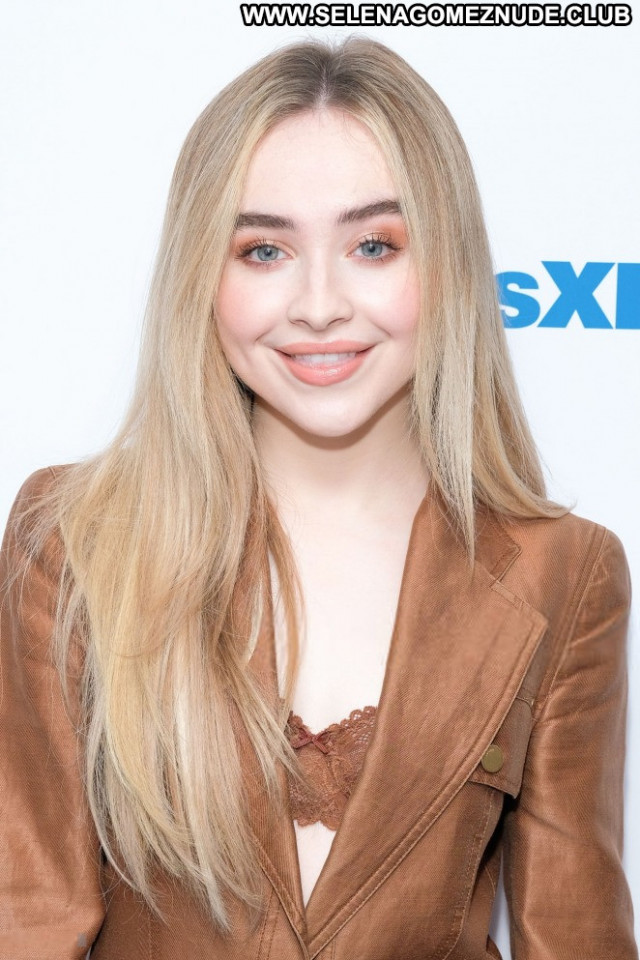 Sabrina Carpenter New York Paparazzi Babe New York Celebrity Car