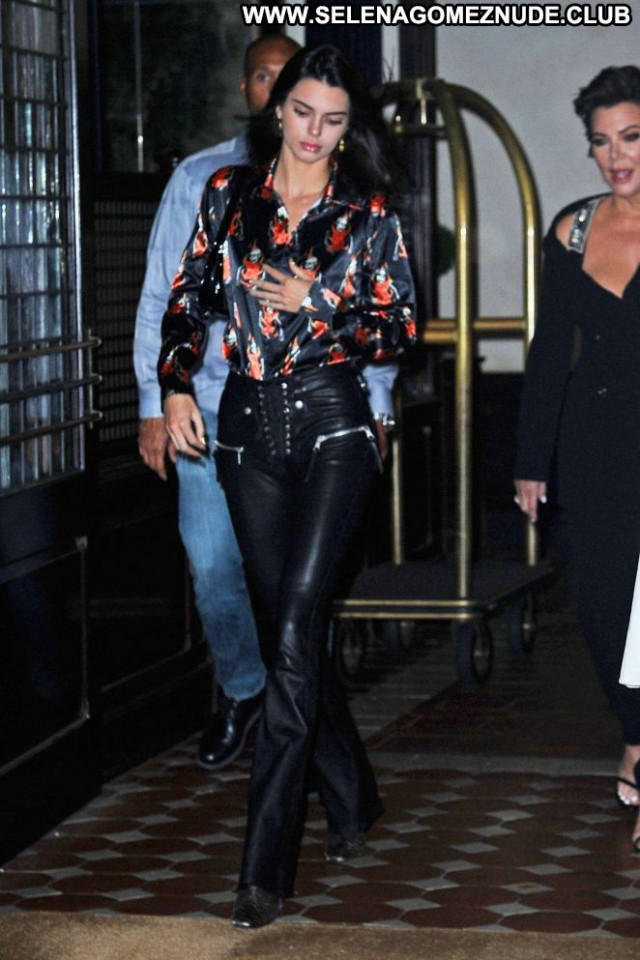 Kendall Jenner New York Paparazzi Babe Restaurant Leather Posing Hot