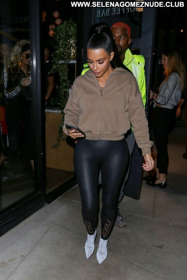 Kim Kardashian Los Angeles Restaurant Posing Hot Paparazzi Babe