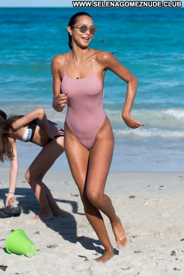 Yana Koshkina Miami Beach Legs Singer Beautiful Sex Bra Videos Summer