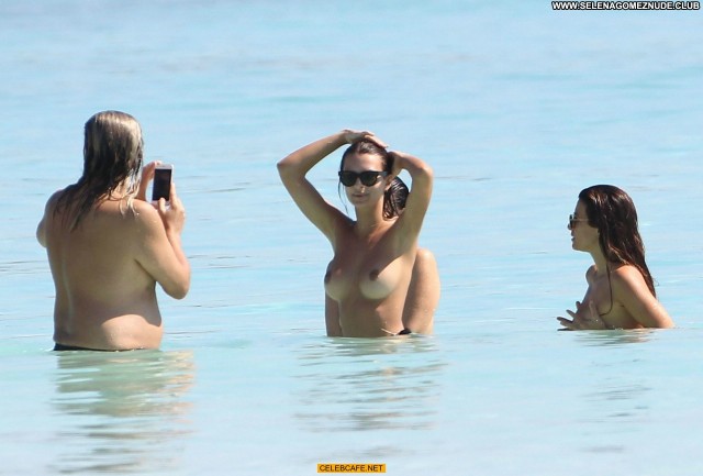 Emily Ratajkowski Posing Hot Beautiful Babe Beach Topless