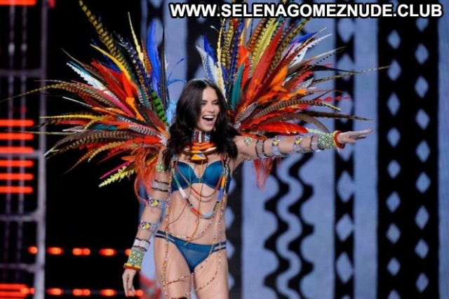 Adriana Lima Fashion Show Fashion Posing Hot Babe Celebrity Paparazzi