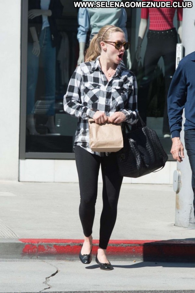 Amanda Seyfried Los Angeles Angel Posing Hot Babe Paparazzi Los