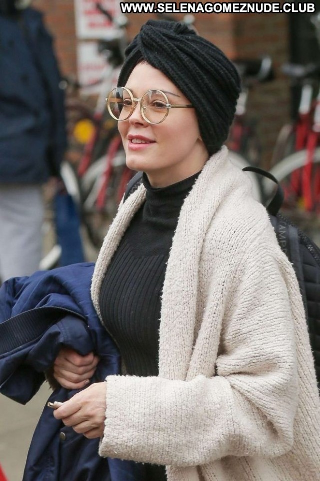 Rose Mcgowan New York Paparazzi New York Posing Hot Beautiful