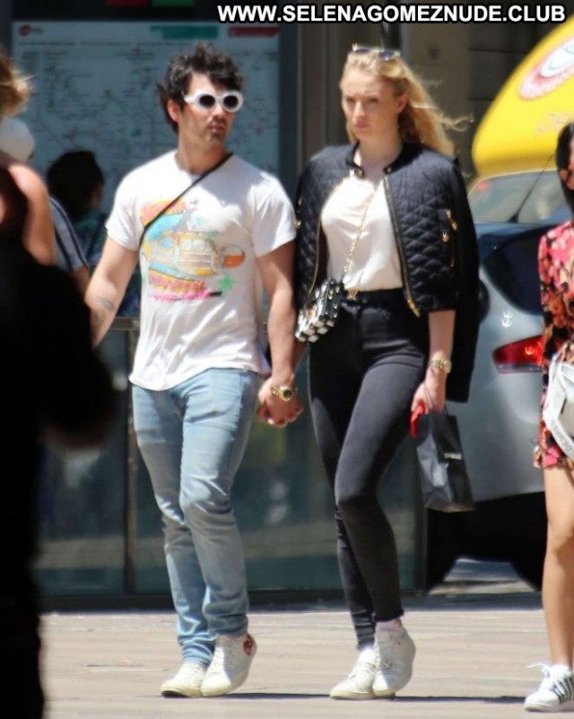 Sophie Turner No Source  Posing Hot Paparazzi Babe Beautiful