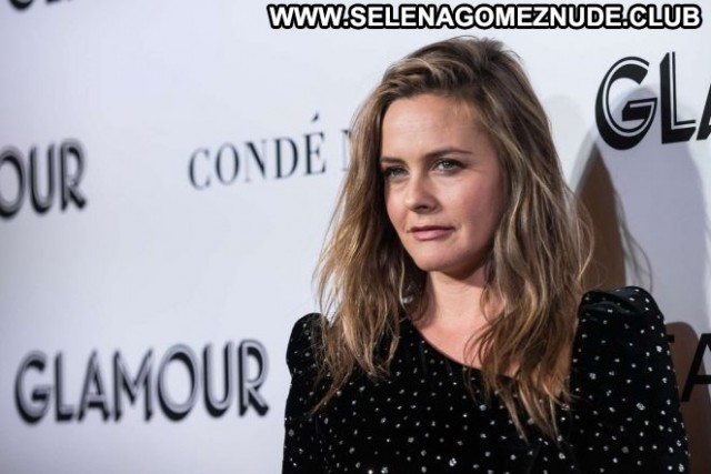 Alicia Silverstone Glamour Women Posing Hot Awards Beautiful Nyc Babe