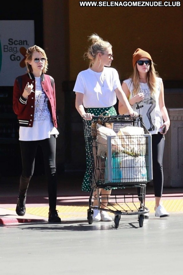 Cara Delevingne Studio City Babe Paparazzi Celebrity Shopping Posing