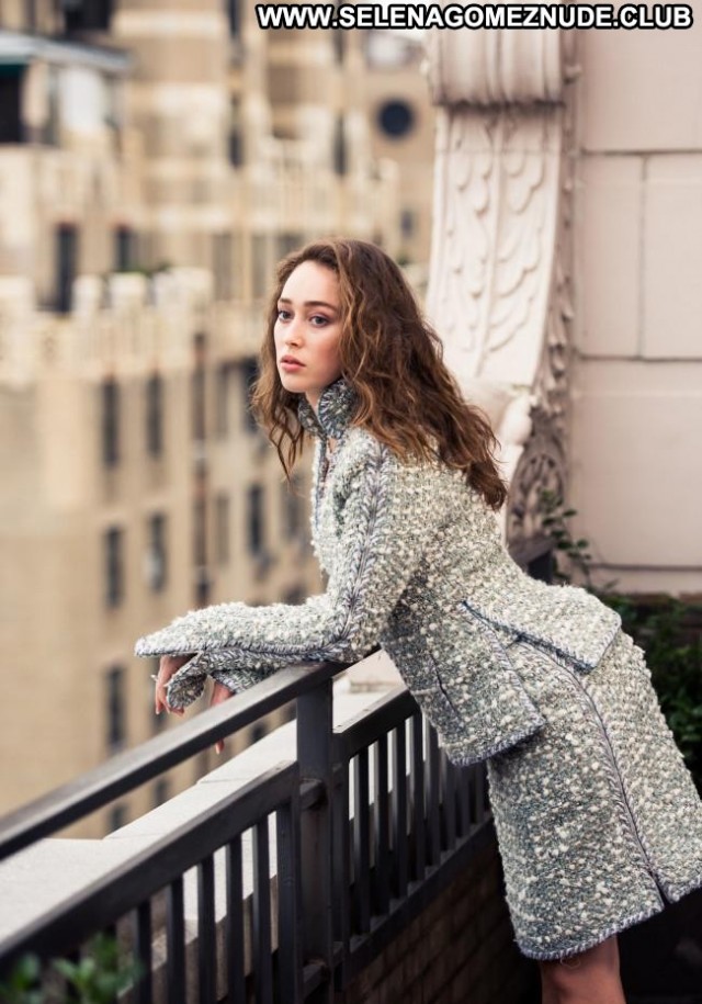 Alycia Debnam Carey No Source Beautiful Posing Hot Car Celebrity