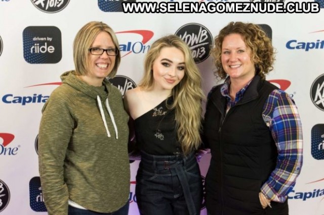 Sabrina Carpenter No Source Celebrity Beautiful Paparazzi Babe Posing