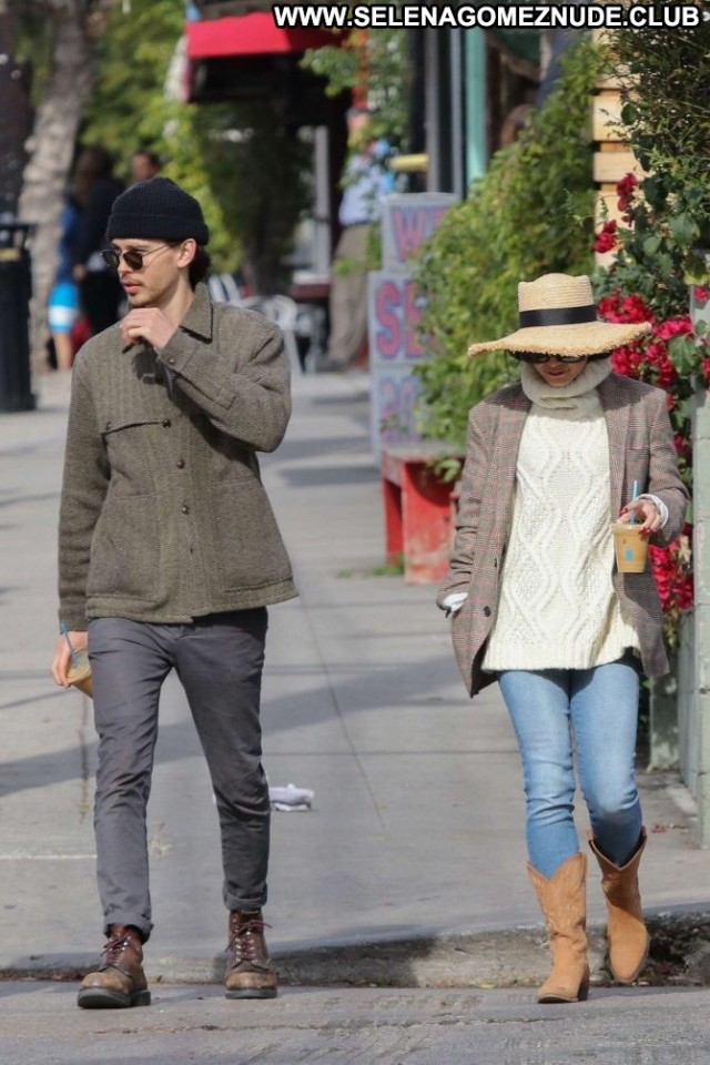 Vanessa Hudgens No Source Beautiful Celebrity Paparazzi Posing Hot
