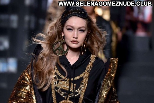 Gigi Hadid Fashion Show Celebrity New York Paparazzi Babe Fashion
