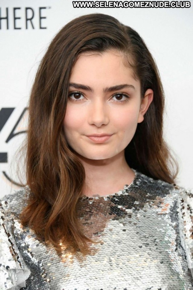 Emily Robinson Red Carpet Babe Red Carpet Celebrity Beautiful Posing