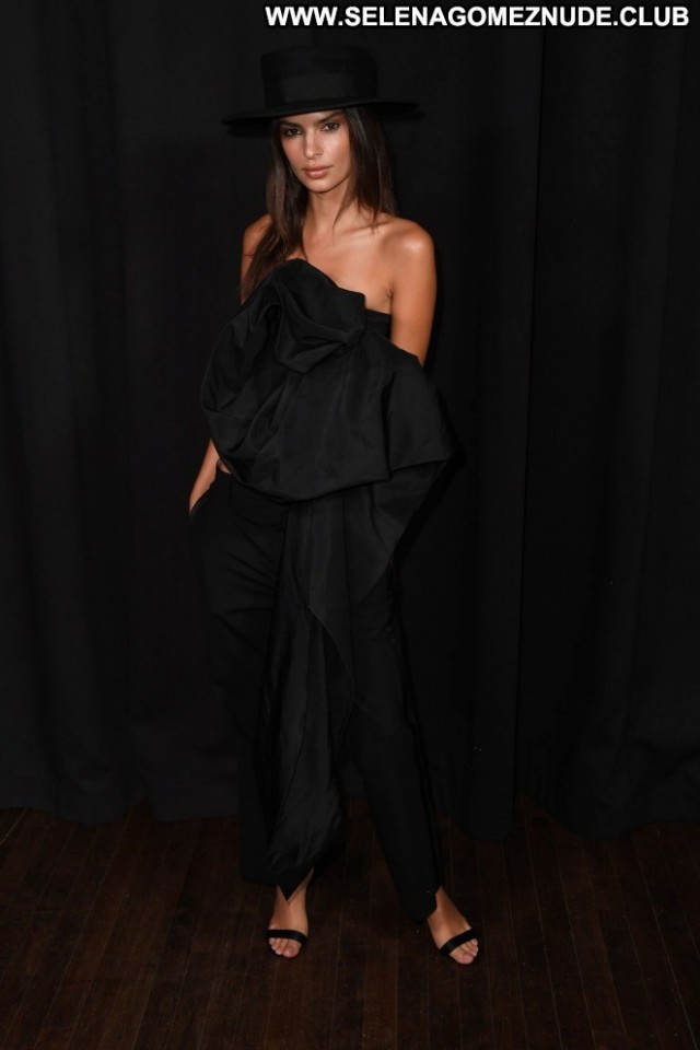 Emily Ratajkowski Fashion Show  Fashion Paparazzi Posing Hot