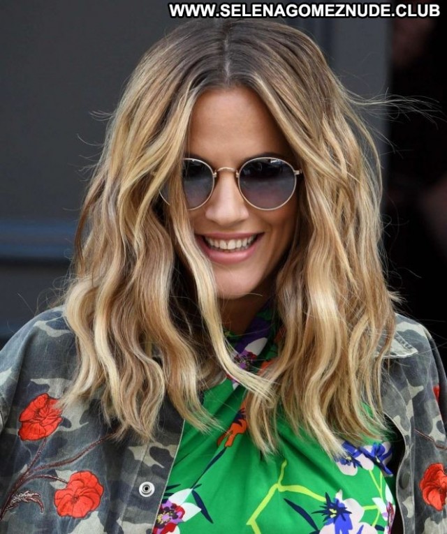 Caroline Flack No Source Beautiful London Paparazzi Babe Posing Hot