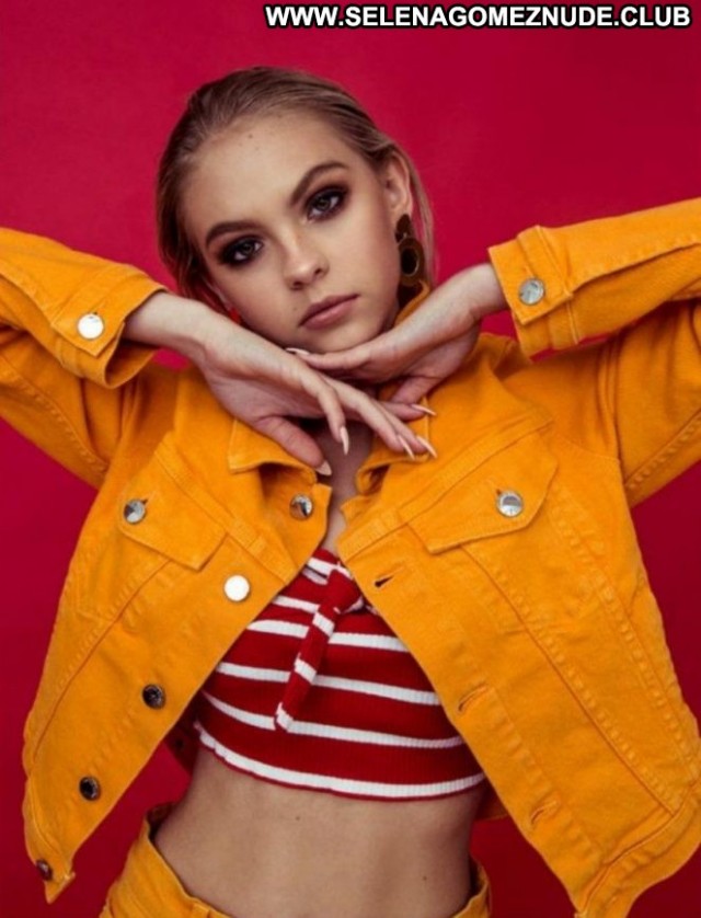 Jordyn Jones No Source Beautiful Paparazzi Magazine Celebrity Posing