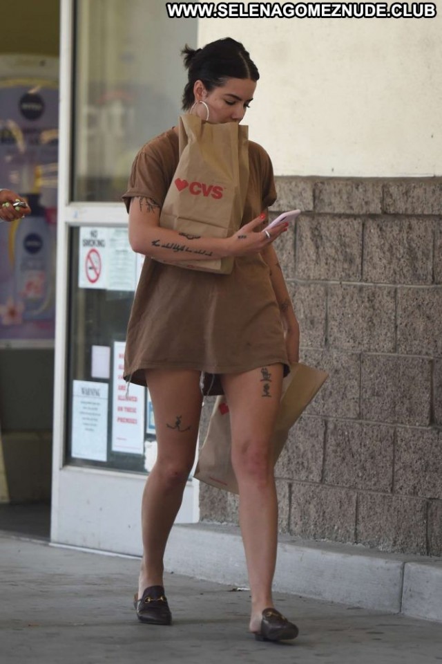 Halsey Los Angeles Angel Babe Beautiful Shopping Celebrity Posing Hot