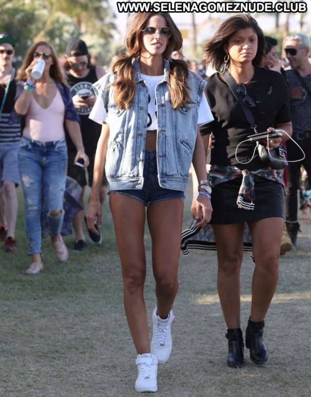 Izabel Goulart No Source Beautiful Celebrity Paparazzi Posing Hot