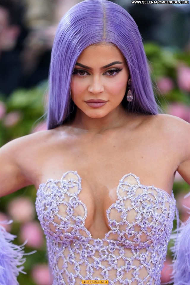 Kylie Jenner No Source  Babe Cleavage Sex See Through Sexy Beautiful