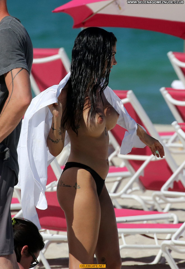 Giulia De Miami Beach Photoshoot Toples Topless Beach Celebrity