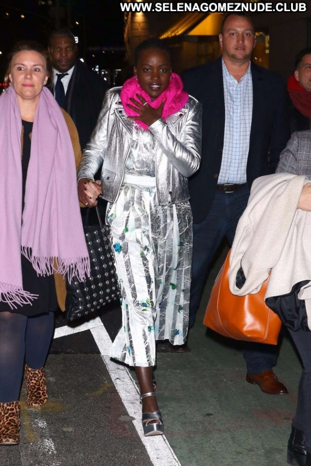 Lupita Nyongo New York Posing Hot Babe Celebrity Paparazzi Beautiful