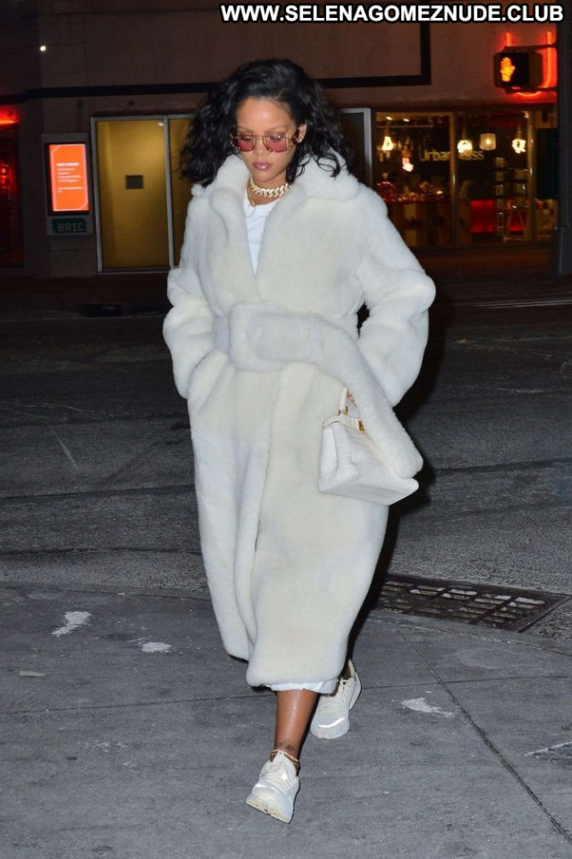 Rihanna Night New York Babe Posing Hot Beautiful New York Celebrity