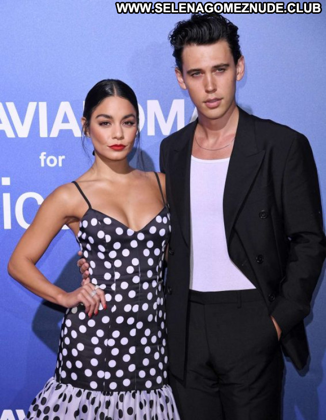 Vanessa Hudgens No Source Paparazzi Beautiful Babe Celebrity Posing