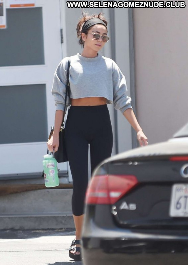 Sarah Hyland Los Angeles Babe Celebrity Paparazzi Posing Hot Beautiful