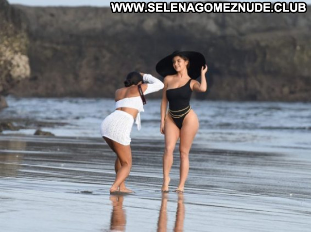 Demi Rose The Beach Posing Hot Paparazzi Beautiful Celebrity Babe