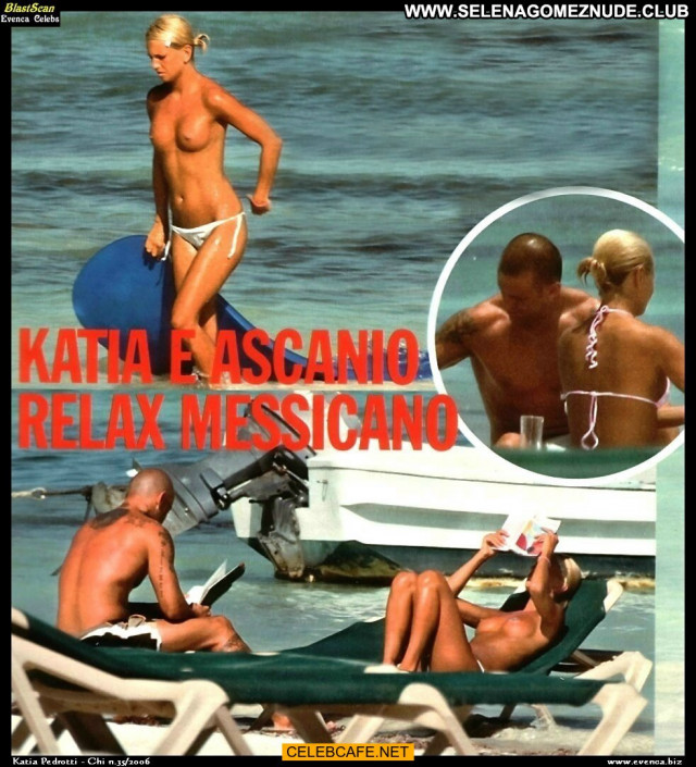 Katia Pedrotti Toples Posing Hot Paparazzi Topless Babe
