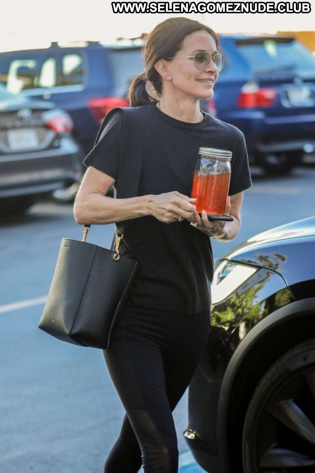 Courteney Cox Beverly Hills  Beautiful Posing Hot Celebrity Paparazzi