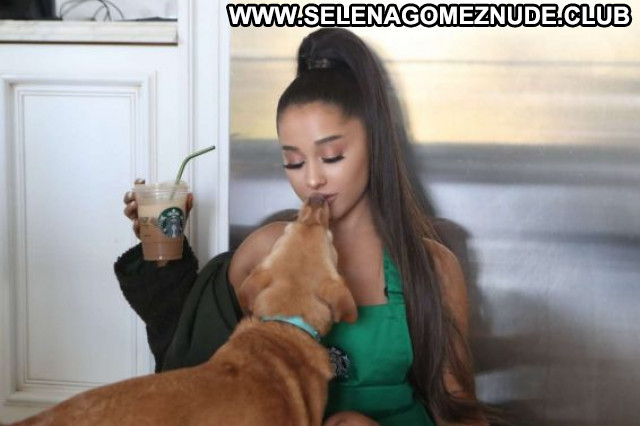 Ariana Grande No Source  Babe Paparazzi Beautiful Posing Hot Celebrity