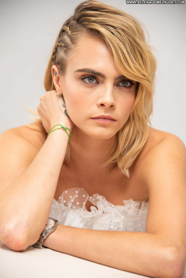 Cara Delevingne No Source Posing Hot Celebrity Babe Sexy Beautiful