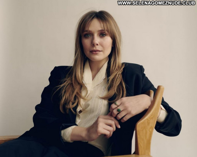 Elizabeth Olsen No Source Babe Posing Hot Celebrity Beautiful Sexy