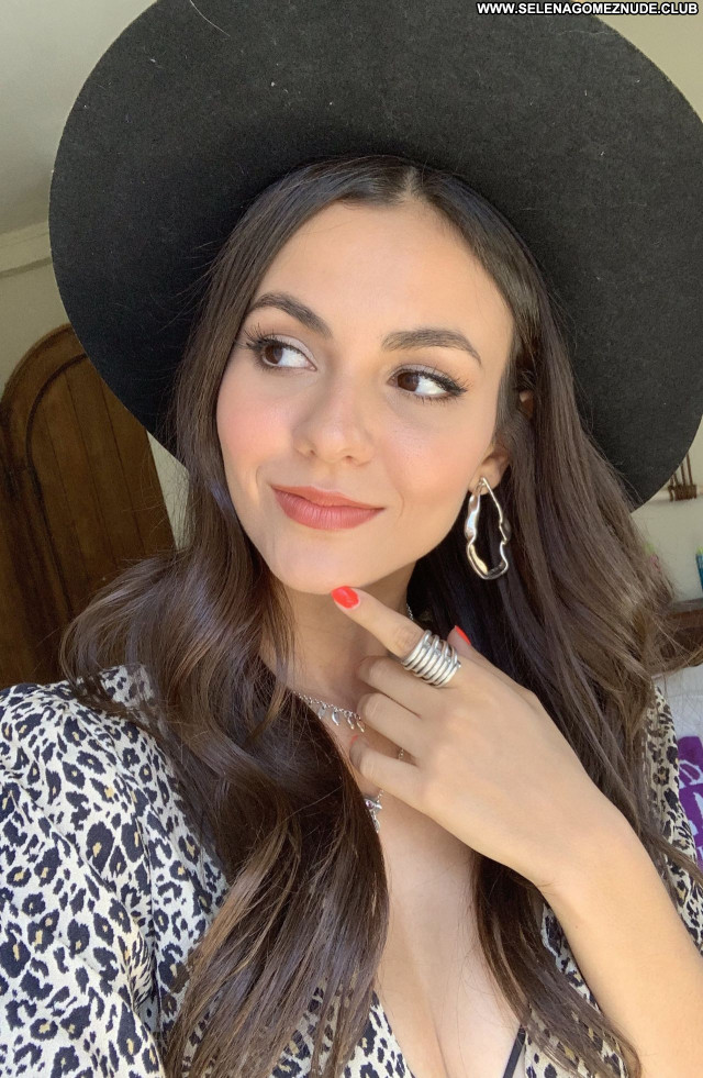 Victoria Justice No Source Celebrity Sexy Posing Hot Babe Beautiful