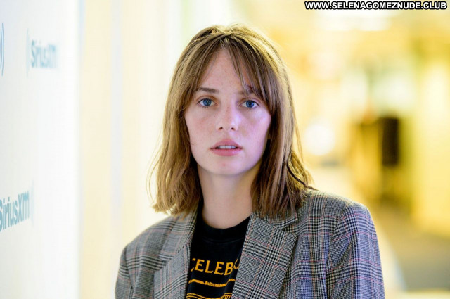 Maya Hawke No Source Posing Hot Celebrity Sexy Beautiful Babe