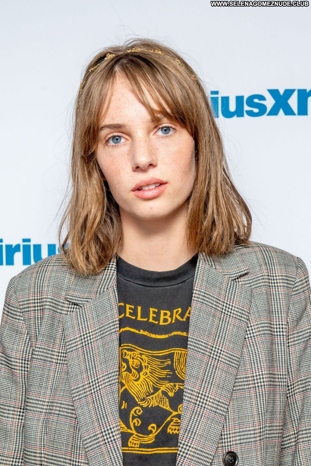 Maya Hawke No Source Sexy Beautiful Posing Hot Babe Celebrity